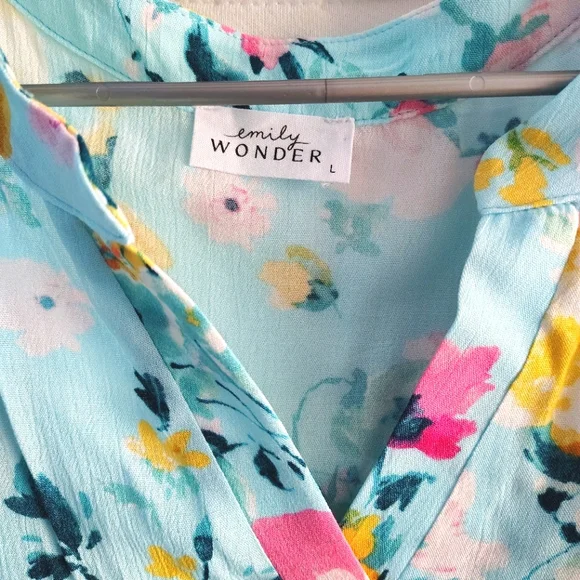 Emily Wonder NWOT Bright Floral Blouse - Picture 5 of 5